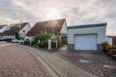 Außenansicht+ Garage - Geräumige Doppelhaushälfte am Hageberg – Wolfsburg! Mein Haus = Mein Makler!