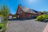 Hausansicht 5a - Zweifamilienhaus mit Schwimmbad, 3 Garagen und großem Grundstück – ideal für Pferdeliebhaber!