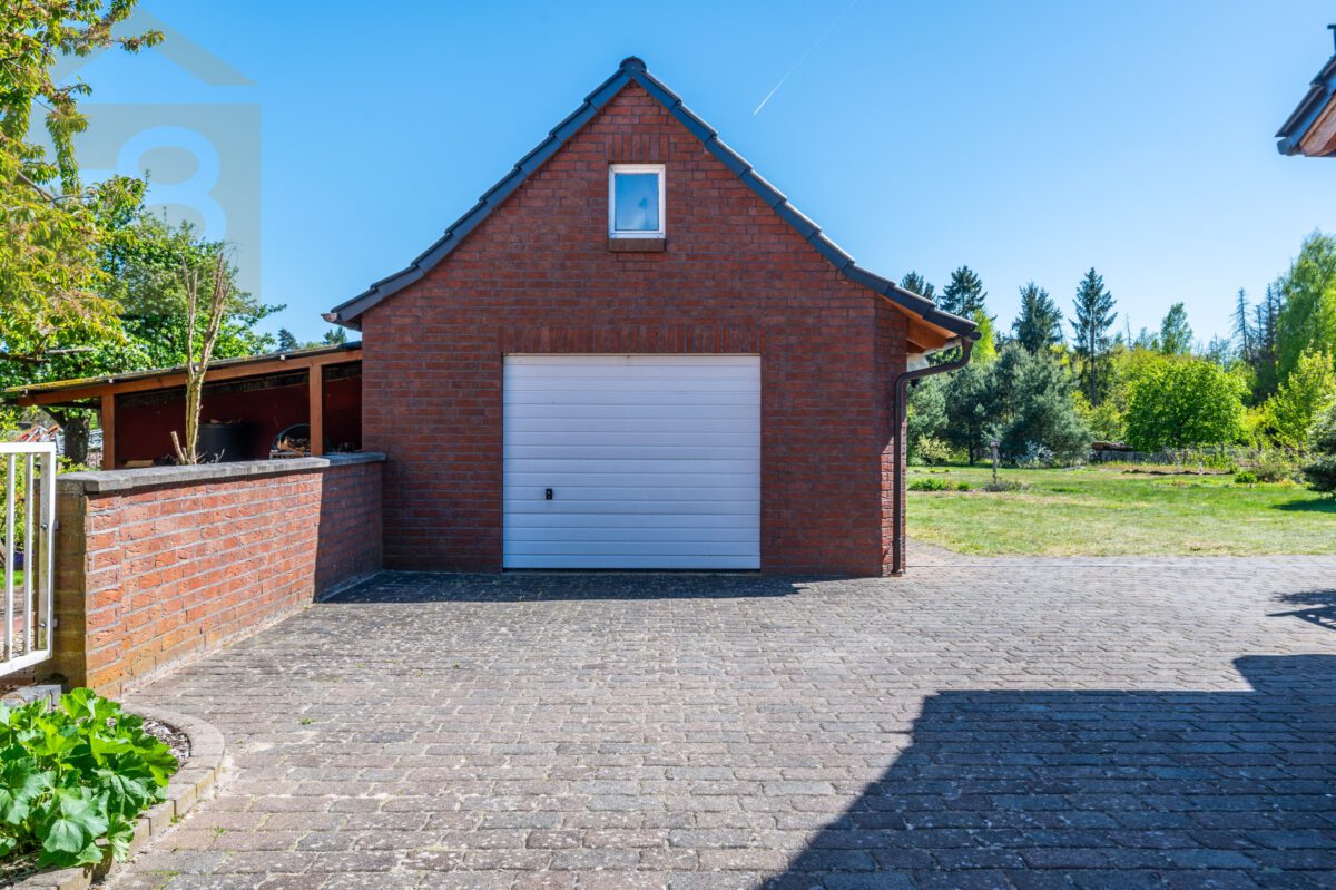Garage / Hofeinfahrt