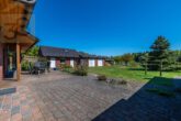 Terrasse Haus 5a - Zweifamilienhaus mit Schwimmbad, 3 Garagen und großem Grundstück – ideal für Pferdeliebhaber!
