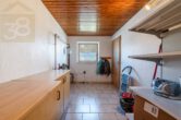 Hauswirtschaftsraum - Zweifamilienhaus mit Schwimmbad, 3 Garagen und großem Grundstück – ideal für Pferdeliebhaber!