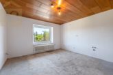 Kinder/Gästezimmer DG - Zweifamilienhaus mit Schwimmbad, 3 Garagen und großem Grundstück – ideal für Pferdeliebhaber!