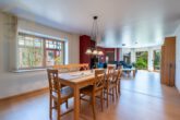Essbereich - Zweifamilienhaus mit Schwimmbad, 3 Garagen und großem Grundstück – ideal für Pferdeliebhaber!