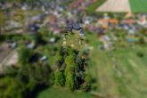 Hausansicht - Zweifamilienhaus mit Schwimmbad, 3 Garagen und großem Grundstück – ideal für Pferdeliebhaber!