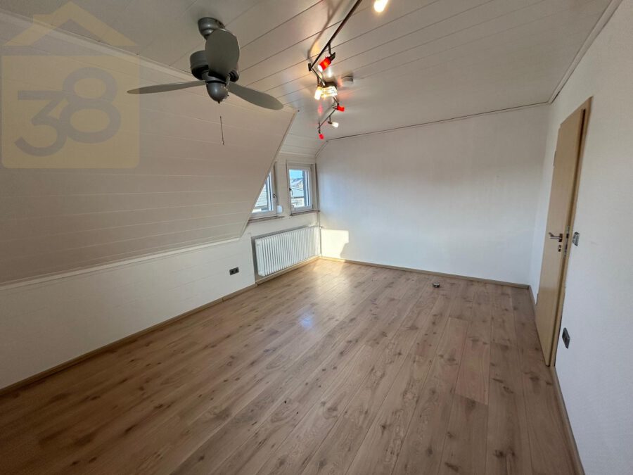 120 m² Wohnung mit Kaminofen, Balkon und Carport in Vorsfelde! Mein Zuhause = Mein Partner! - Foto 2