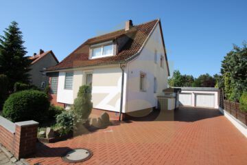 Gepflegtes Einfamilienhaus mit großem Grundstück und Doppelgarage! Meine Immobilie! = Mein Makler!, 38459 Bahrdorf, Einfamilienhaus