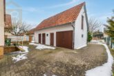 Hausansicht Garage - Modernisiertes Einfamilienhaus mit großem Garten in Peine-Schmedenstedt! Mein Haus=Mein Makler!
