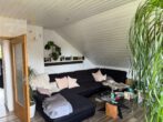 Wohnung DG Wohnzimmer - Modernes & saniertes Haus mit guter Rendite und Baugrundstück! Meine Immobilie = Mein Partner!