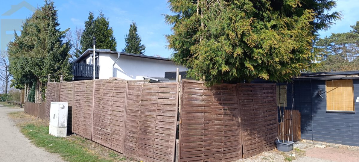 Süd-West Ansicht mit 2. Gebäude und PKW Doppelstellplatz