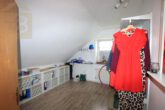 Arbeitszimmer - Gepflegte 3-Zimmerwohnung im Dachgeschoss mit Garten! Meine Wohnung! = Mein Partner!