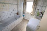 Badezimmer OG - Ein/Zweifamilienhaus mit 2 Wohneinheiten und Garage in Braunschweig-Lamme! Mein Haus = Mein Makler!