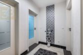 Flur Souterrain - Moderner Architekten-Bungalow mit Walmdach in Hordorf! – Meine Immobilie! = Mein Partner!