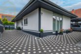 Hausansicht - Moderner Architekten-Bungalow mit Walmdach in Hordorf! – Meine Immobilie! = Mein Partner!