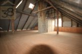 Dachgeschoss - Zweifamilienhaus mit 3.000 m² Grundstück und Scheune! Meine Immobilie = Mein Partner!