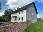 Hausansicht - Zweifamilienhaus mit 3.000 m² Grundstück und Scheune! Meine Immobilie = Mein Partner!
