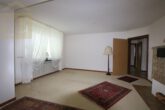 Wohnzimmer EG - Zweifamilienhaus mit 3.000 m² Grundstück und Scheune! Meine Immobilie = Mein Partner!