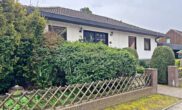 Hausansicht - Unterkellerter Bungalow mit großem Grundstück und Doppelcarport in Parsau! Mein Haus = Mein Makler!