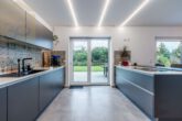 Küche zur Terrasse - Neuwertiges und modernes Einfamilienhaus mit Carport in Oebisfelde! Meine Immobilie = Mein Makler!