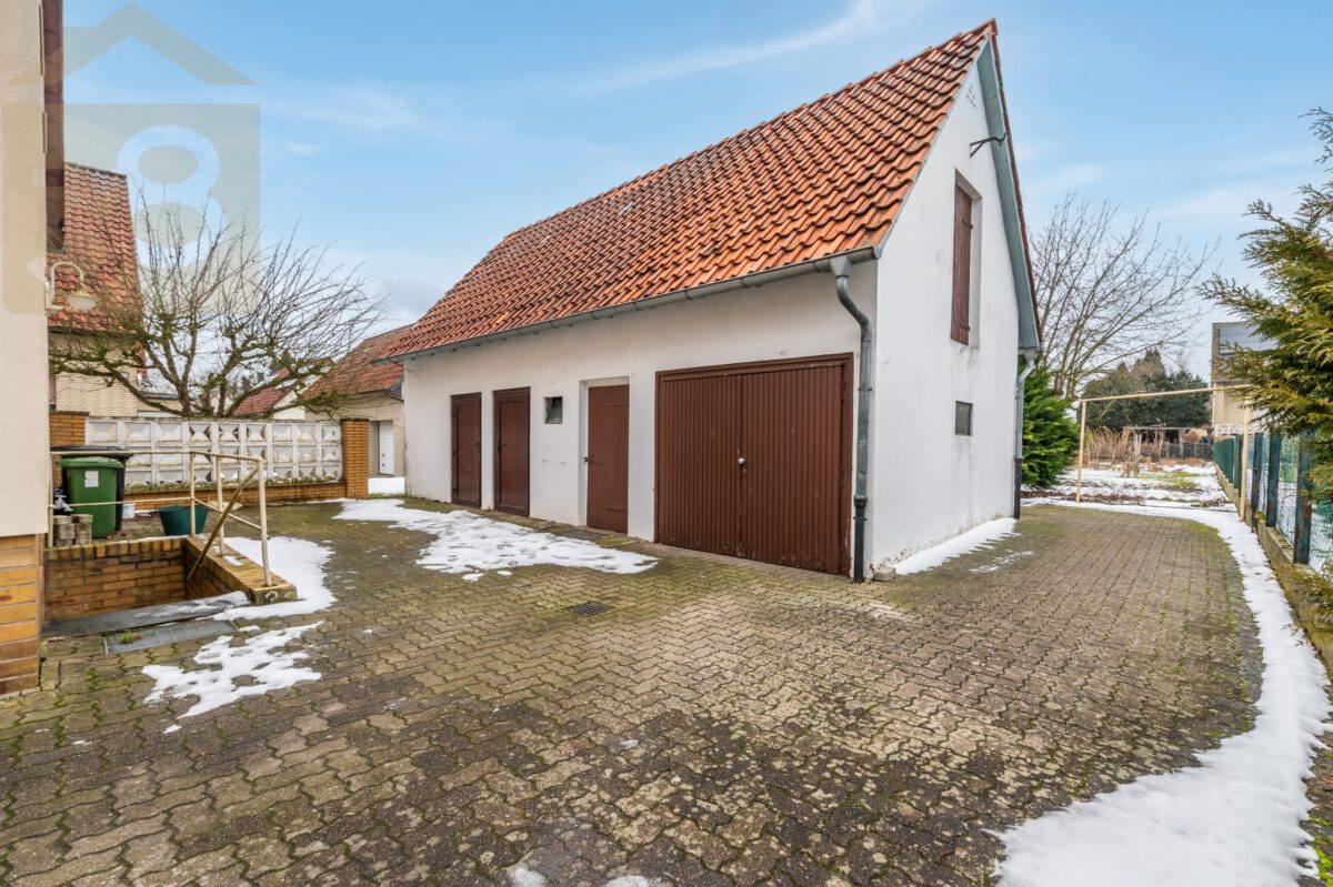 Hausansicht Garage