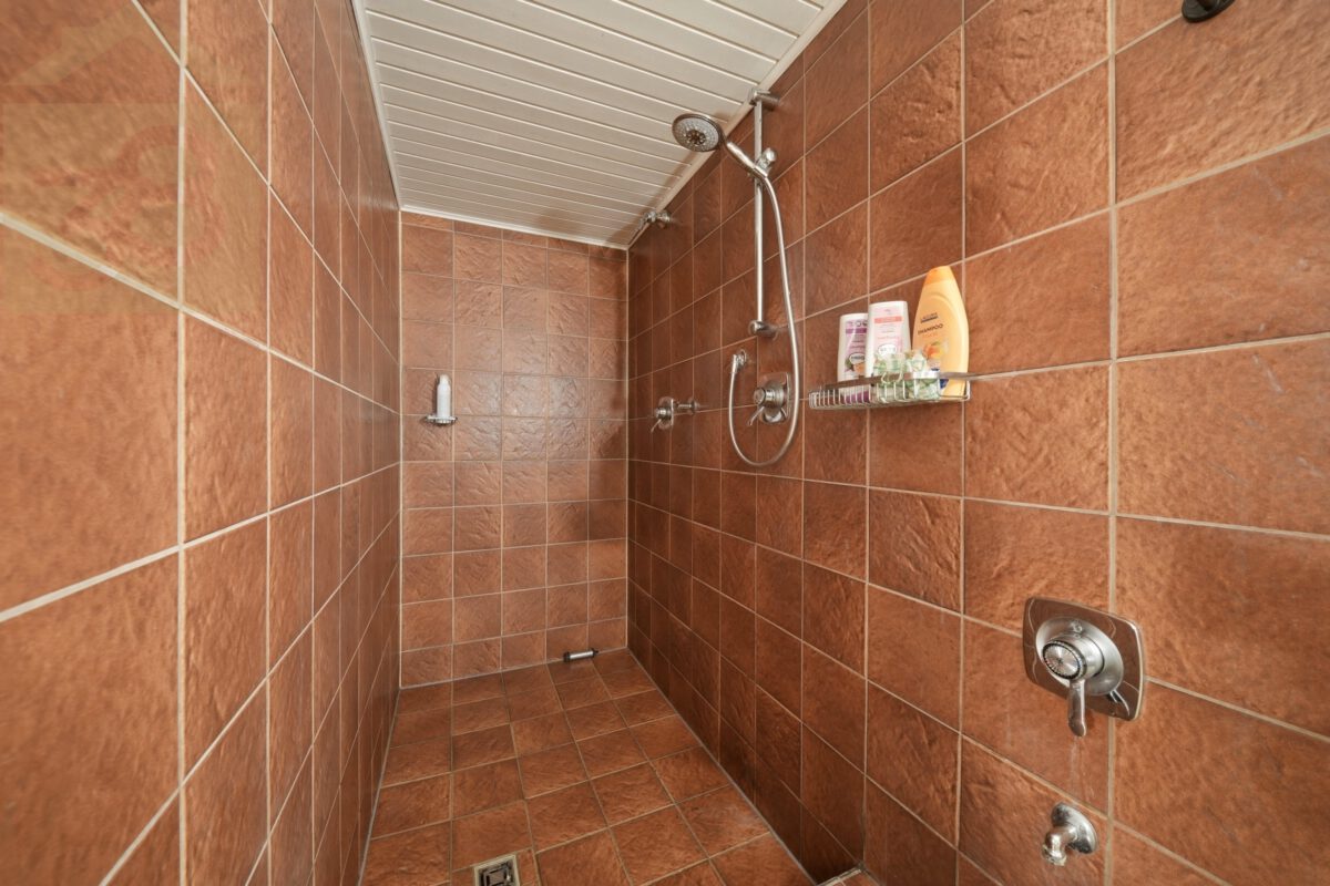 Dusche Keller