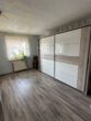 Schlafzimmer OG - Familienfreundliches Reihenmittelhaus in ruhiger Lage – mit Carport