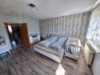 Schlafzimmer OG - Familienfreundliches Reihenmittelhaus in ruhiger Lage – mit Carport