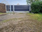 Tor Einfahrt - Teilerschlossenes Baugrundstück in Breitenrode mit Pool und Scheune! Mein Grundstück! = Mein Partner