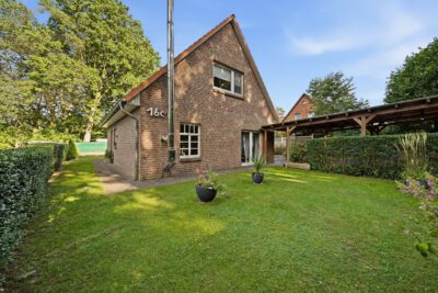 Gepflegtes Einfamilienhaus mit Doppelcarport in Bad Bodenteich! Meine Immobilie = Mein Partner!, 29389 Bad Bodenteich, Einfamilienhaus