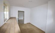 Essbereich mit Küche - Neuwertige 2-Zimmer Doppelhaushälfte mit großer Terrasse & Kaminofen! Meine Immobilie – mein Partner