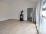 Wohnzimmer - Neuwertige 2-Zimmer Doppelhaushälfte mit großer Terrasse & Kaminofen! Meine Immobilie – mein Partner