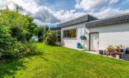 Hausansicht - Vollunterkellerter Bungalow mit Sauna, Wintergarten und 3 Garagen! Mein Haus = Mein Makler!