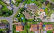 Luftbild - Vollunterkellerter Bungalow mit Sauna, Wintergarten und 3 Garagen! Mein Haus = Mein Makler!