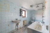 OG Badezimmer - Renovierungsbedürftiges Zweifamilienhaus mit 1.130 m² Eigentumsgrundstück in Sickte! Meine Immobilie
