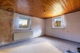 EG Schlafzimmer - Renovierungsbedürftiges Zweifamilienhaus mit 1.130 m² Eigentumsgrundstück in Sickte! Meine Immobilie