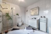 OG Badezimmer - Einfamilienhaus mit Terrasse, Garten und Studio in Thune! Mein Haus = Mein Partner!