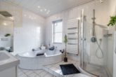 OG Badezimmer - Einfamilienhaus mit Terrasse, Garten und Studio in Thune! Mein Haus = Mein Partner!