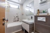 Badezimmer (1) - 4-Zimmer-Wohnung mit neuwertiger Küche, Garage & Balkon in Wolfsburg! Meine Wohnung = Mein Partner!