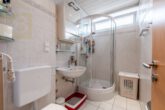 Badezimmer (2) - 4-Zimmer-Wohnung mit neuwertiger Küche, Garage & Balkon in Wolfsburg! Meine Wohnung = Mein Partner!