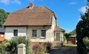 Hausansicht - Einfamilienhaus mit Doppelgarage und Eigentumsgrundstück! Mein Haus = Mein Makler!
