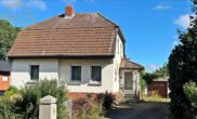 Hausansicht - Einfamilienhaus mit Doppelgarage und Eigentumsgrundstück! Mein Haus = Mein Makler!