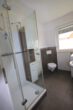 Badezimmer Wohnung 1 EG - Modernes Mehrfamilienhaus mit drei Wohneinheiten und Baugrundstück! Mein Haus = Mein Makler!
