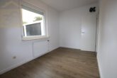 Schlafzimmer Wohnung 2 EG - Modernes Mehrfamilienhaus mit drei Wohneinheiten und Baugrundstück! Mein Haus = Mein Makler!