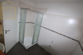 Badezimmer Wohnung 2 EG - Modernes Mehrfamilienhaus mit drei Wohneinheiten und Baugrundstück! Mein Haus = Mein Makler!
