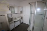 Badezimmer Wohnung 2 EG - Modernes Mehrfamilienhaus mit drei Wohneinheiten und Baugrundstück! Mein Haus = Mein Makler!