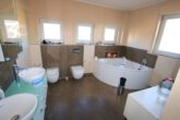 Badezimmer OG - Neuwertige Doppelhaushälfte im Campo Mediterrano – Mein Haus = Mein Makler!