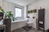 Badezimmer - Neuwertige 4 Zimmerwohnung mit Balkon und Fahrstuhl im Kleekamp – Meine Immobilie=Mein Partner!