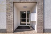 Hauseingang - Neuwertige 4 Zimmerwohnung mit Balkon und Fahrstuhl im Kleekamp – Meine Immobilie=Mein Partner!