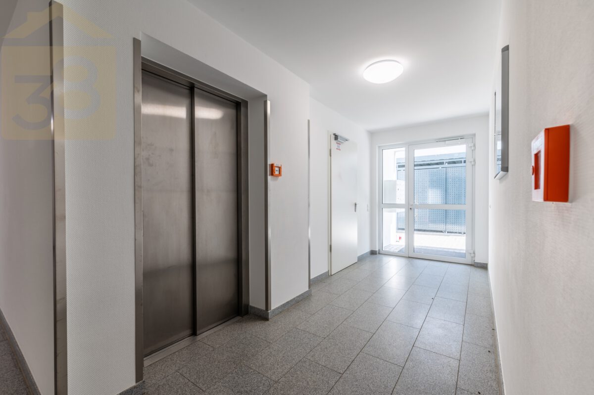 Fahrstuhl Hauseingangsbereich