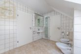 Badezimmer - 4-Zimmer-Dachgeschosswohnung in Gifhorn-Miagsiedlung! Meine Wohnung = Mein Makler!