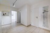 Flur - Moderne 3-Zimmerwohnung mit Balkon & Carport in Schwülper! Meine Wohnung = Mein Partner!